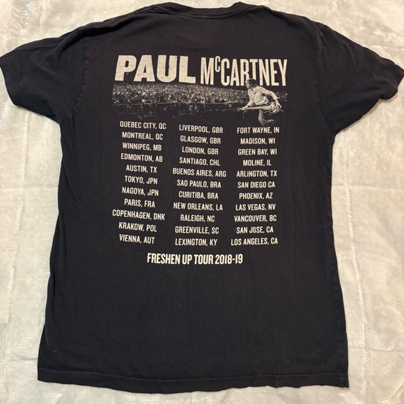 Paul McCartney Freshen Up Tour 2018–19 Black Concert T-Shirt - Picture 2 of 7